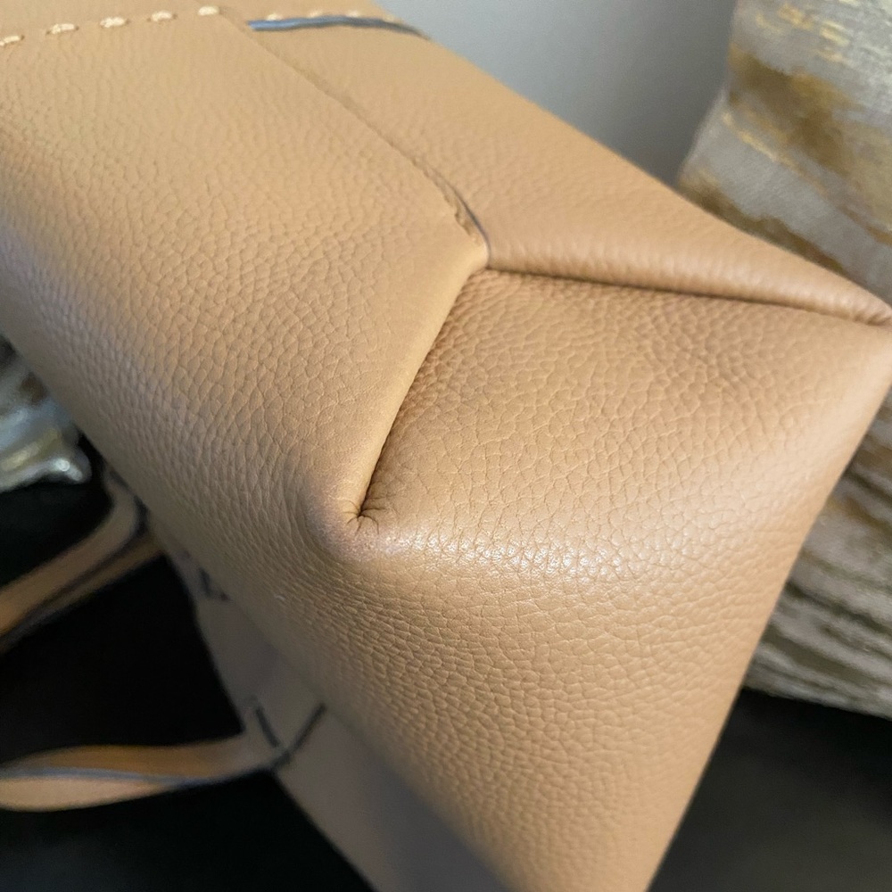 “SOLD” Tory Burch McGraw Top-Zip Satchel - Picture 10 of 13